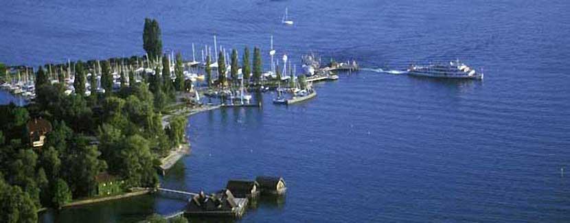 Foto: Gunter Schwarz – Pfahlbauten und Schiffsanlegestelle Unteruhldingen Foto: Gunter Schwarz – Pfahlbauten und Schiffsanlegestelle Unteruhldingen