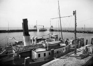 »Koenigin Charlotte« im Hafen von Friedrichshafen »Koenigin Charlotte« im Hafen von Friedrichshafen